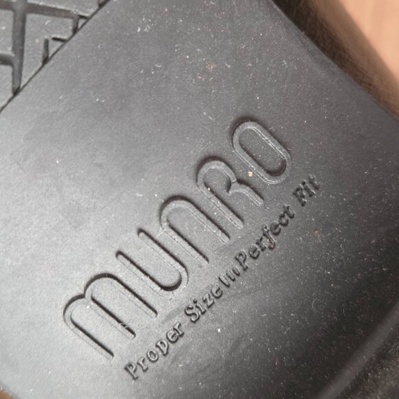 EUC MUNRO BLACK GENUINE LEATHER ARCH SUPPORT LOAFERS SIZE 9.5 WOMENS - Picture 16 of 16